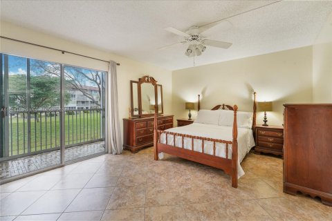 Condominio en venta en Pembroke Pines, Florida, 1 dormitorio, 75.34 m2 № 993461 - foto 6