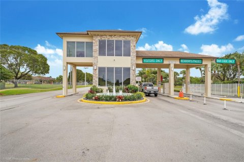 Condominio en venta en Pembroke Pines, Florida, 1 dormitorio, 75.34 m2 № 993461 - foto 11