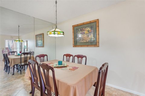 Condominio en venta en Pembroke Pines, Florida, 1 dormitorio, 75.34 m2 № 993461 - foto 3