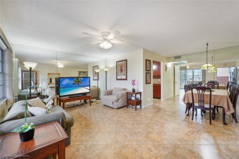 Condominio en venta en Pembroke Pines, Florida, 1 dormitorio, 75.34 m2 № 993461 - foto 4