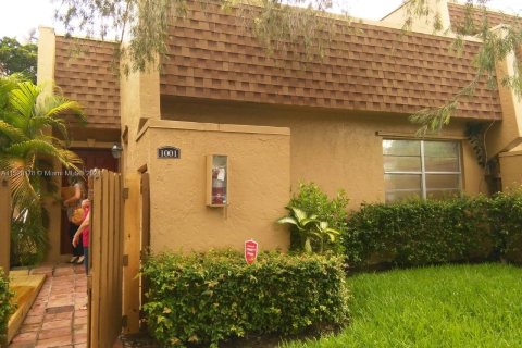 House in Sunrise, Florida 2 bedrooms, 90.12 sq.m. № 993462 - photo 1