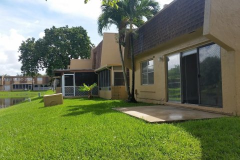 House in Sunrise, Florida 2 bedrooms, 90.12 sq.m. № 993462 - photo 23