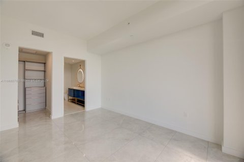 Condo in Miami, Florida, 2 bedrooms  № 1380043 - photo 11