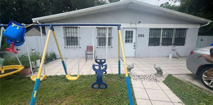 House in Miami, Florida 3 bedrooms, 104.05 sq.m. № 1380039