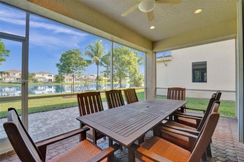 Villa ou maison à vendre à Pembroke Pines, Floride: 5 chambres, 207.26 m2 № 1380038 - photo 4