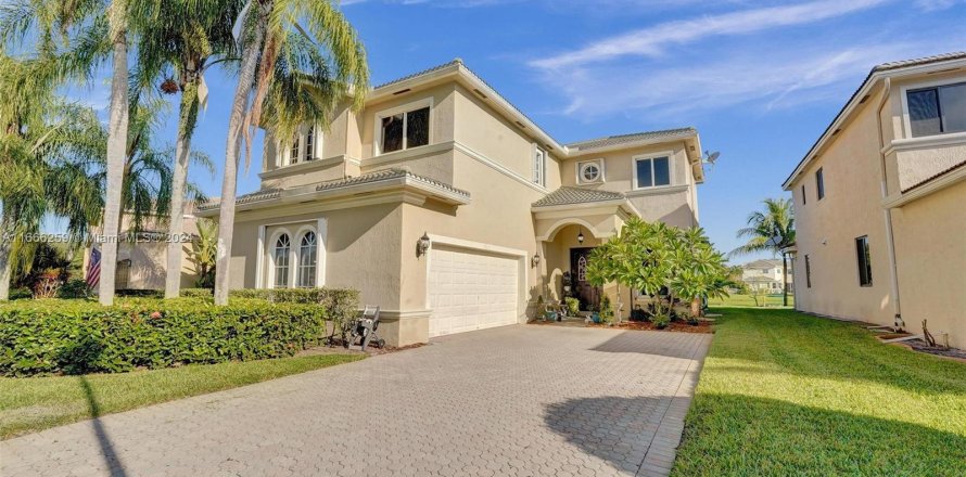 Villa ou maison à Pembroke Pines, Floride 5 chambres, 207.26 m2 № 1380038