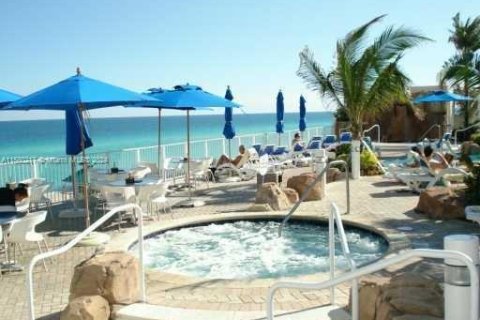 Condominio en venta en Sunny Isles Beach, Florida, 61.69 m2 № 1155056 - foto 5