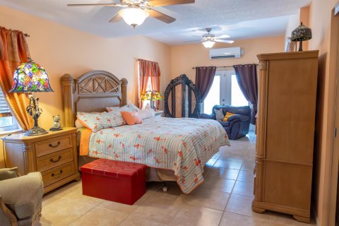 House in Stuart, Florida 2 bedrooms, 157.75 sq.m. № 1139127 - photo 10