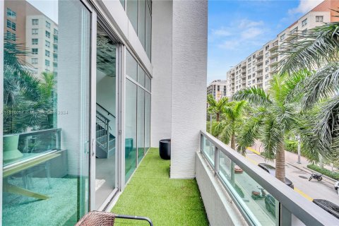 Condo in Miami, Florida, 2 bedrooms  № 1400274 - photo 22