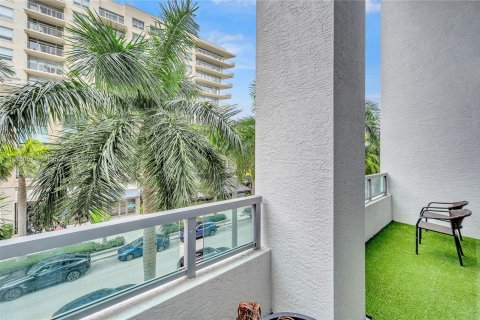 Condo in Miami, Florida, 2 bedrooms  № 1400274 - photo 25