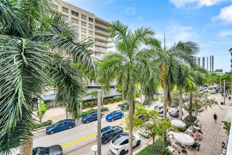 Condo in Miami, Florida, 2 bedrooms  № 1400274 - photo 24