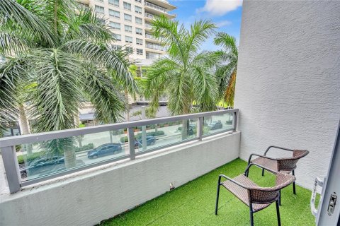 Condo in Miami, Florida, 2 bedrooms  № 1400274 - photo 26