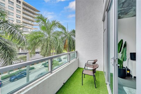 Condo in Miami, Florida, 2 bedrooms  № 1400274 - photo 23