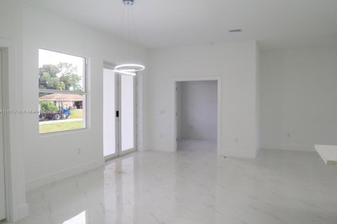 Casa en venta en Lehigh Acres, Florida, 3 dormitorios № 1400227 - foto 14