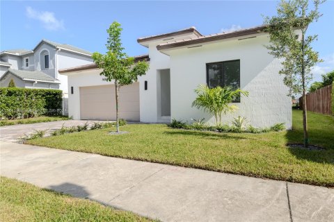 Villa ou maison à vendre à Miami, Floride: 4 chambres, 185.8 m2 № 1321381 - photo 3