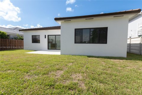 House in Miami, Florida 4 bedrooms, 185.8 sq.m. № 1321381 - photo 27