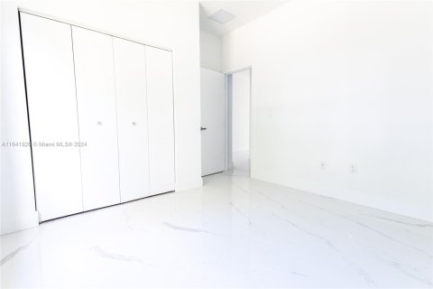 Casa en venta en Miami, Florida, 4 dormitorios, 185.8 m2 № 1321381 - foto 16