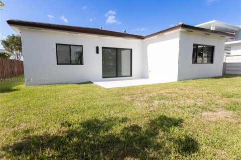 Casa en venta en Miami, Florida, 4 dormitorios, 185.8 m2 № 1321381 - foto 26