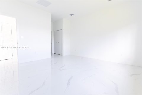 Casa en venta en Miami, Florida, 4 dormitorios, 185.8 m2 № 1321381 - foto 8