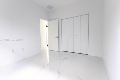 Casa en venta en Miami, Florida, 4 dormitorios, 185.8 m2 № 1321381 - foto 12