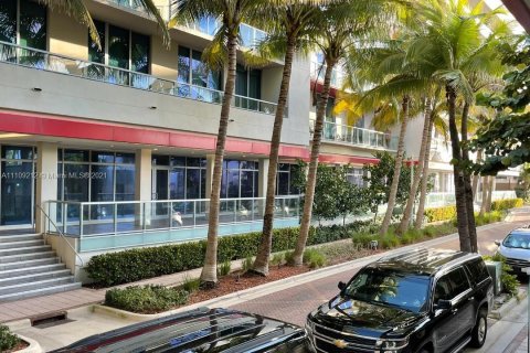 Commercial property in Hollywood, Florida № 1090 - photo 2
