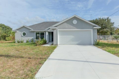 House in Ocala, Florida 3 bedrooms, 162.76 sq.m. № 753700 - photo 1