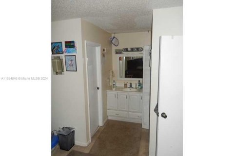 Condominio en venta en Lauderhill, Florida, 2 dormitorios, 104.98 m2 № 1187523 - foto 8