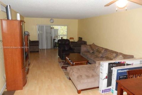 Condominio en venta en Lauderhill, Florida, 2 dormitorios, 104.98 m2 № 1187523 - foto 6