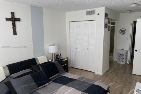 Condominio en venta en Pembroke Pines, Florida, 2 dormitorios, 91.04 m2 № 1097091 - foto 15