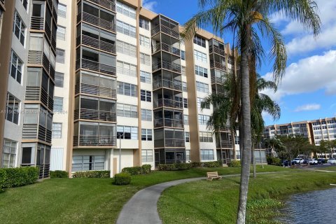 Condominio en venta en Pembroke Pines, Florida, 2 dormitorios, 91.04 m2 № 1097091 - foto 3