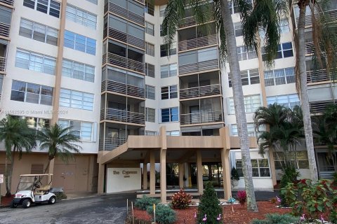 Condominio en venta en Pembroke Pines, Florida, 2 dormitorios, 91.04 m2 № 1097091 - foto 1
