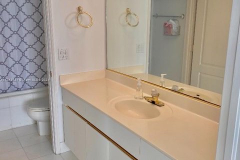 Condo in Miami Beach, Florida, 1 bedroom  № 1328529 - photo 5