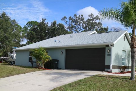 House in North Port, Florida 3 bedrooms, 164.9 sq.m. № 875212 - photo 2