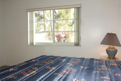 Condo in Oakland Park, Florida, 1 bedroom  № 882388 - photo 17