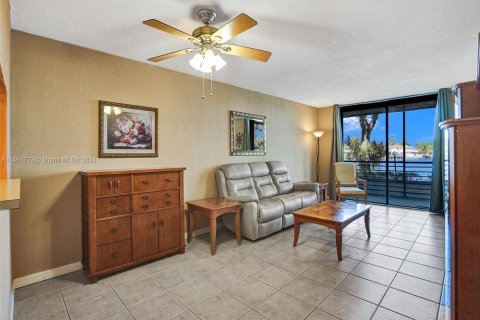 Condo in Pembroke Pines, Florida, 1 bedroom  № 1100924 - photo 26