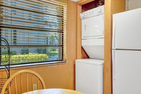 Condo in Pembroke Pines, Florida, 1 bedroom  № 1100924 - photo 19