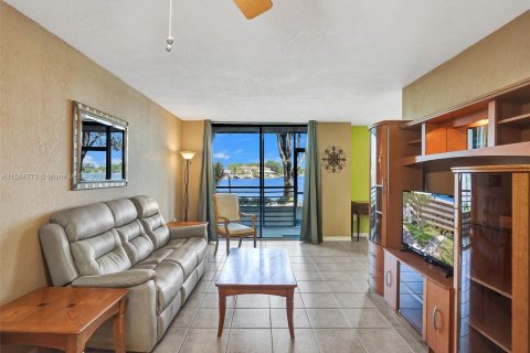 Condo in Pembroke Pines, Florida, 1 bedroom  № 1100924 - photo 27