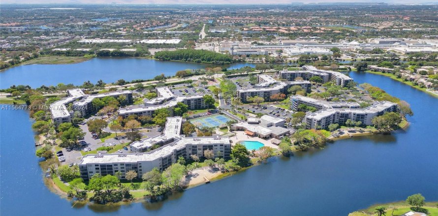 Condo in Pembroke Pines, Florida, 1 bedroom  № 1100924