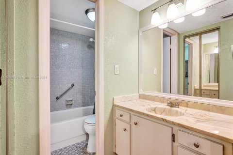 Copropriété à vendre à Pembroke Pines, Floride: 1 chambre, 79.15 m2 № 1100924 - photo 7