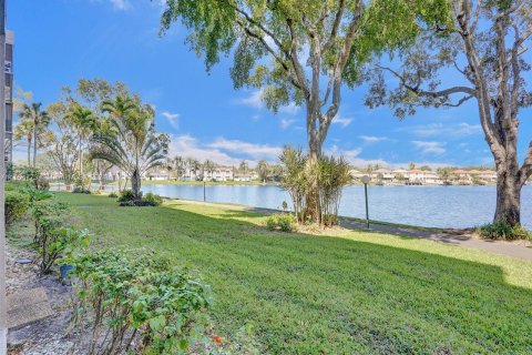 Condo in Pembroke Pines, Florida, 1 bedroom  № 1100924 - photo 30