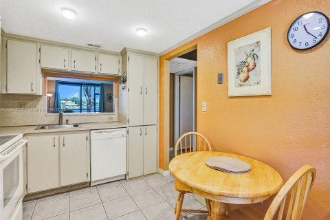 Condo in Pembroke Pines, Florida, 1 bedroom  № 1100924 - photo 22