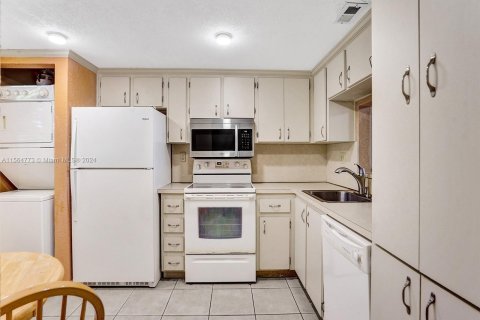 Copropriété à vendre à Pembroke Pines, Floride: 1 chambre, 79.15 m2 № 1100924 - photo 20