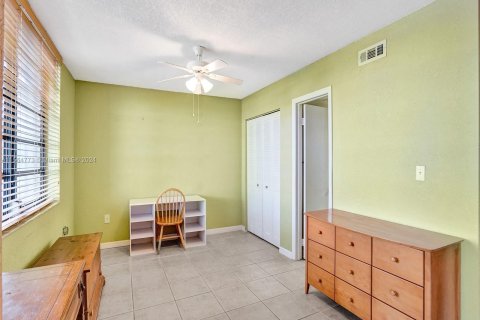 Copropriété à vendre à Pembroke Pines, Floride: 1 chambre, 79.15 m2 № 1100924 - photo 13