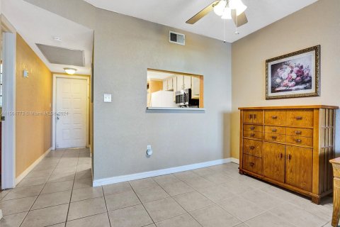 Copropriété à vendre à Pembroke Pines, Floride: 1 chambre, 79.15 m2 № 1100924 - photo 17