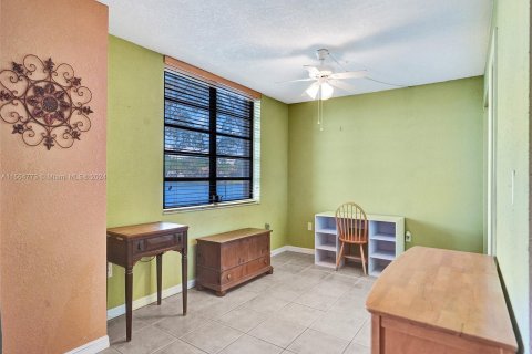 Copropriété à vendre à Pembroke Pines, Floride: 1 chambre, 79.15 m2 № 1100924 - photo 12