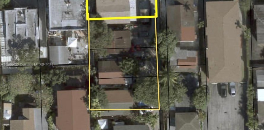 Commercial property in Miami, Florida 57.6 sq.m. № 1102907