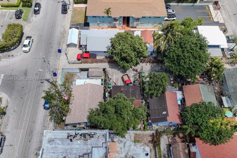 Commercial property in Miami, Florida 57.6 sq.m. № 1102907 - photo 8