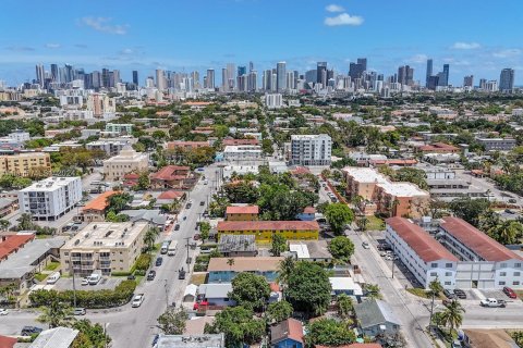 Propiedad comercial en venta en Miami, Florida, 57.6 m2 № 1102907 - foto 3