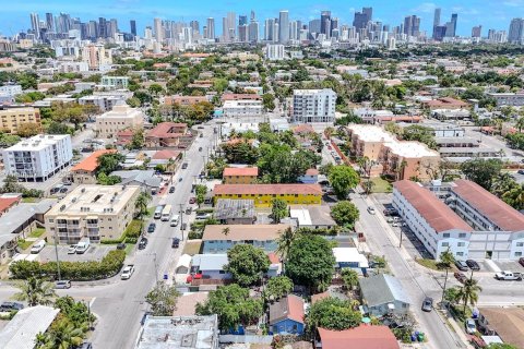 Immobilier commercial à vendre à Miami, Floride: 57.6 m2 № 1102907 - photo 4