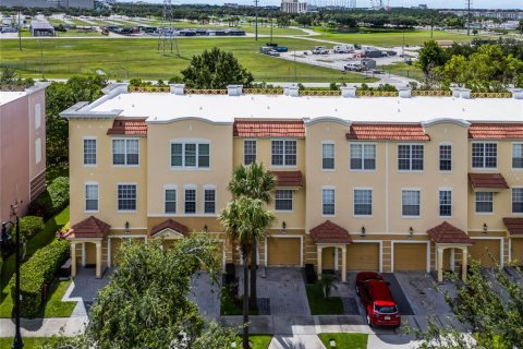 Touwnhouse à vendre à Orlando, Floride: 3 chambres, 162.21 m2 № 1314044 - photo 1